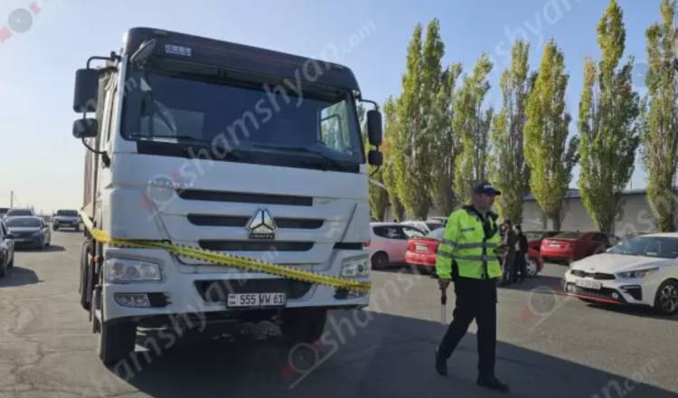 «Առինջ մոլ»-ի մոտ Hovo բեռնատարը վրաերթի է ենթարկել հետիոտնին. նա հիվանդանոցի ճանապարհին մահացել է