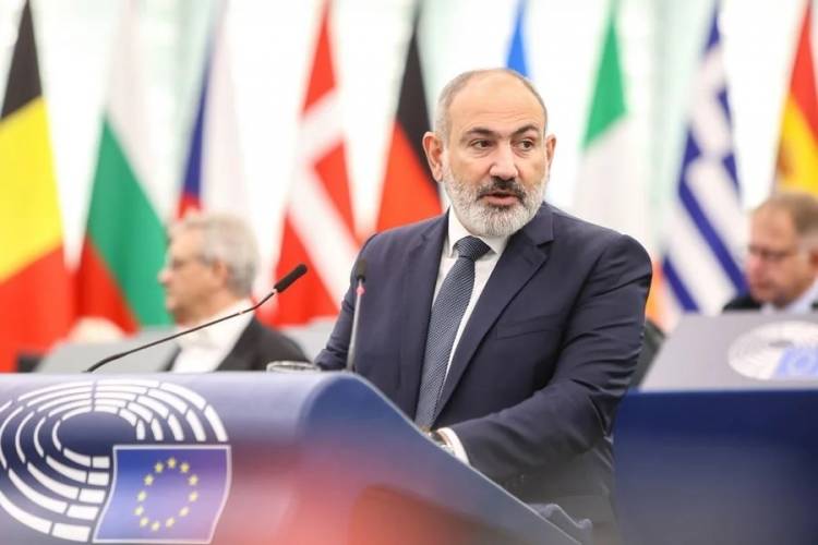 Փաշինյանը ակտիվորեն գնում է Ուկրաինայի նախագահ Վլադիմիր Զելենսկու հետքերով․ ՏԱՍՍ