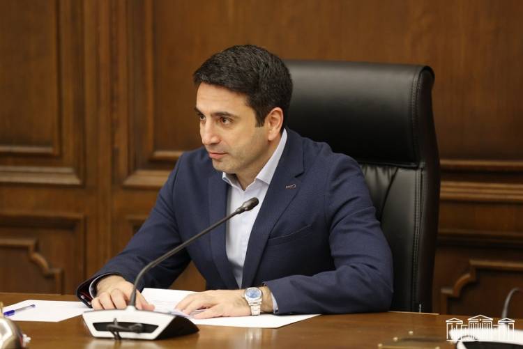 Ալեն Սիմոնյանը դատի է տվել Աննա Մկրտչյանին և Անժելա Թովմասյանին