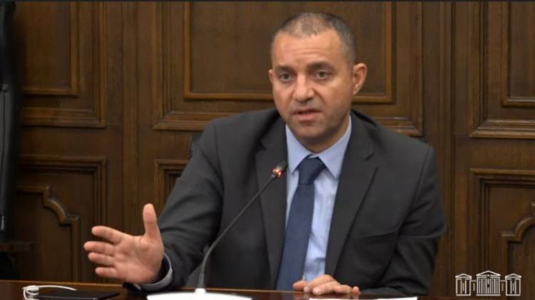 Մոտակայքում․ «Հրապարակ»