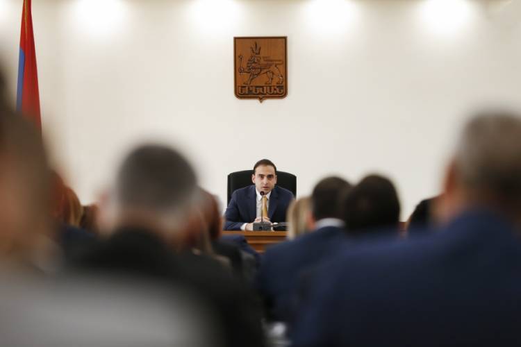 Քաղաքական կռնատը․ Ավինյանին անգլիական թագուհի դարձնելու օպերացիան շարունակվում է․ «Հրապարակ»