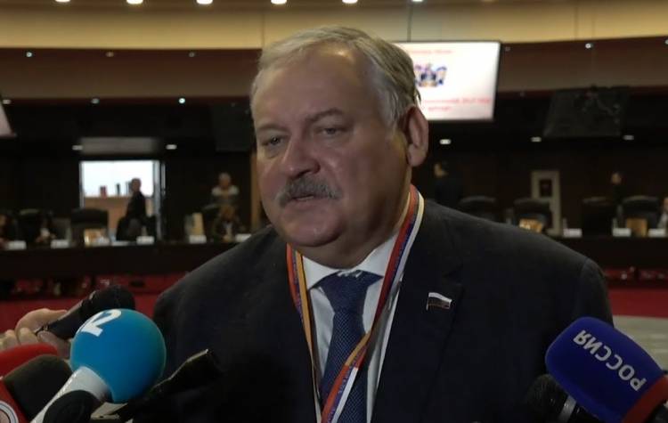 Ի՞նչ է ակնարկում Զատուլինը