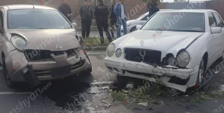 Mercedes -ը դուրս է եկել հանդիպակաց և բախվել Nissan-ին