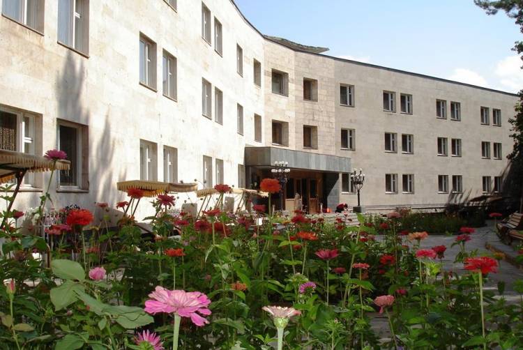 «Գրողների տան» հյուրասենյակներից մեկում հայտնաբերվել է կնոջ դի․ մանրամասներ
