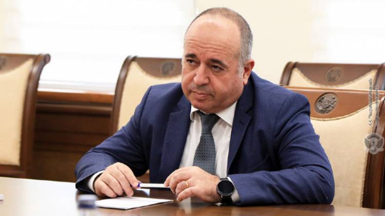 Հարվածի տակ են առել նախկինում «սիրելի» գեներալին․ «Փաստ»