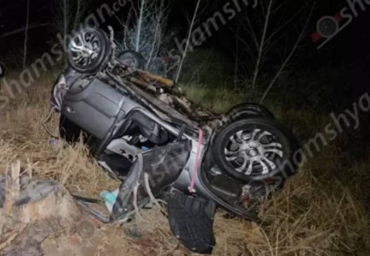 Chevrolet Niva-ն բախվել է քարերին, հայտնվել է բնակչի հողամասում. զոհ ու վիրավոր կան