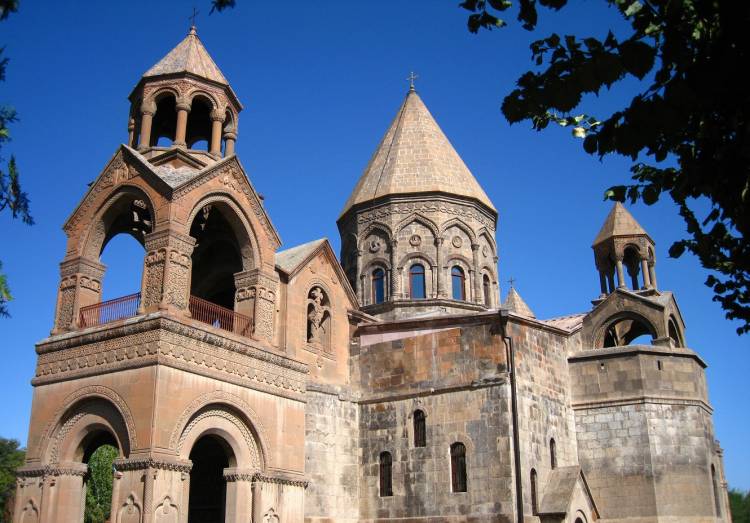 Եկեղեցին քահանաների է կարգալույծ արել