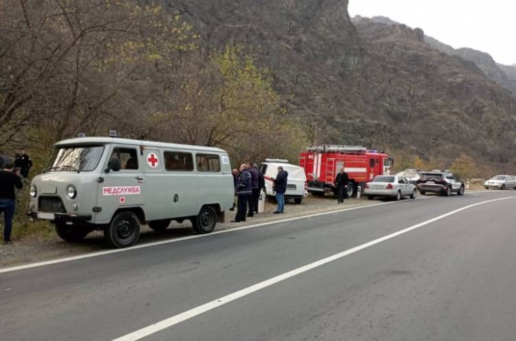 Մեքենան գլորվել է ձորը, վարորդը՝ արգելափակվել մեքենայում