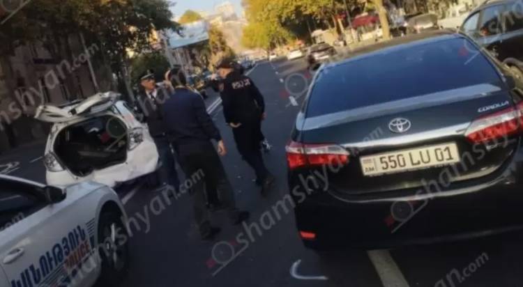 Երևանում բախվել են Honda Fit-ն ու Toyota-ն. Նոր Նորքի թաղապետի դեմքը, բերանն ու քիթն են վնասվել