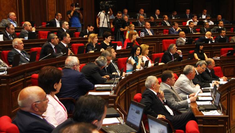 Խորհրդարանում ջան-ջիգյար մթնոլորտ էր. Արցախն էր խանգարում․ «Հրապարակ»