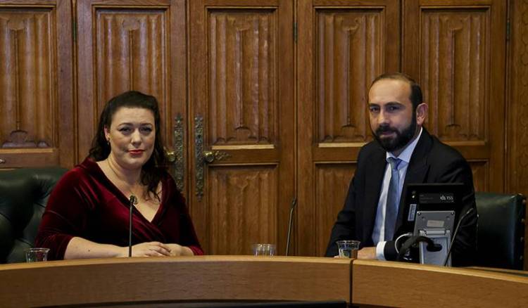 Միրզոյանը «Խաղաղության խաչմերուկն» է քննարկել ՄԹ խորհրդարանի արտաքին հարաբերությունների հանձնաժողովի նախագահի հետ