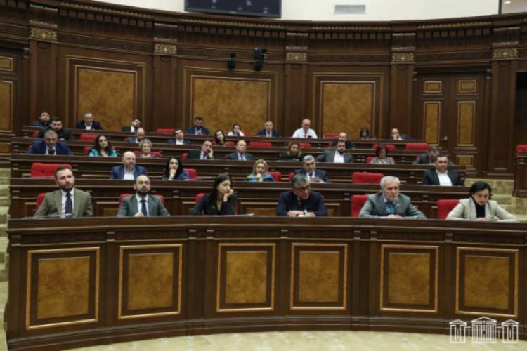 ՔՊ-ական կին «առաջնորդների» «վոյաժները»․ «Հրապարակ»
