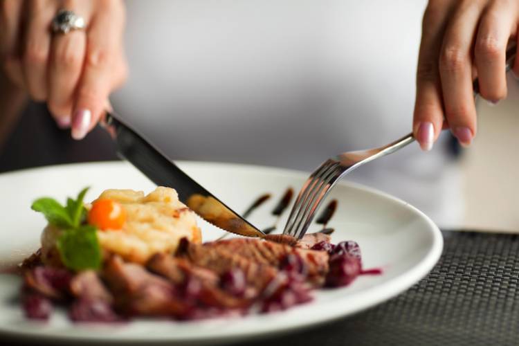 Ինչու չեք կարող դանակից ուտել. ժողովրդական նշաններ