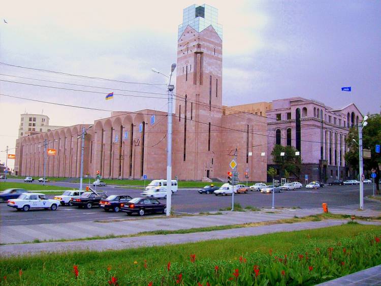 Քաղաքապետարանում աշխատավարձային ֆոնդը աճում է․ պարգևավճարների համար նախատեսվում է 457 միլիոն