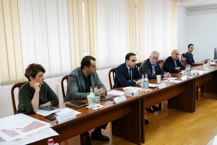 Ավինյանը երևանցիներին սարեր է խոստացել․ «Հրապարակ»