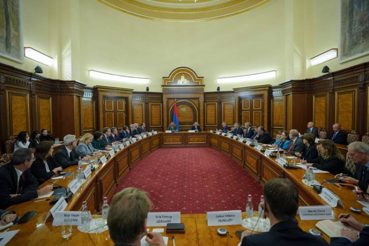 ՀՀ փոխվարչապետերը ԵՄ դեսպաններին ներկայացրել են Հայաստանին սպասվող հավանական մարտահրավերները