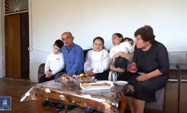 ԼՂ-ից բռնի տեղահանված բազմանդամ ընտանիքը հաստատվել է Աշտարակում
