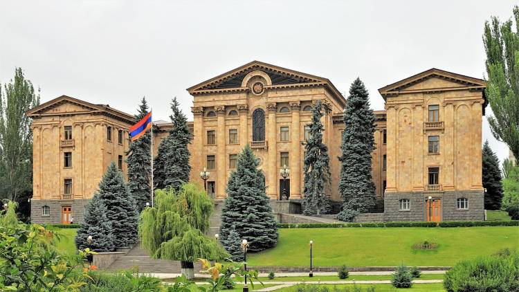 Պատգամավորներն արձակուրդ չեն գնա. նրանց համար աշխատանքային է. «Ժողովուրդ»