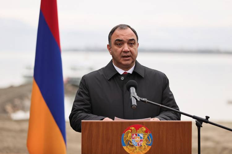 Վահե Ղազարյանը՝ Ձմեռ պապիկի դերում․ «Հրապարակ»
