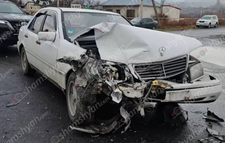 Վթար՝ Արագածոտնում. բախվել են Mercedes-ն ու «ՎԱԶ 2107»-ը, վիրավորներից մեկը երեխա է
