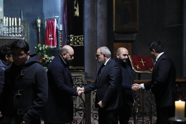 Փաշինյանը ներկա է եղել Բաբկեն Արարքցյանի հոգեհանգստի արարողությանը