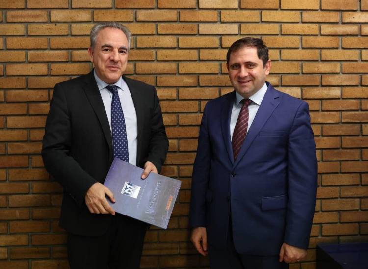 Սուրեն Պապիկյանը հանդիպել է Հունաստանի վարչապետի ԱԱ հարցերով խորհրդականի հետ․ մանրամասներ