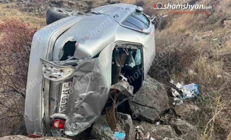 Mercedes-ը բախվել է քարերին և կողաշրջված հայտնվել ձորում. դպրոցի աշակերտներ են տեղափոխվել հիվանդանոց
