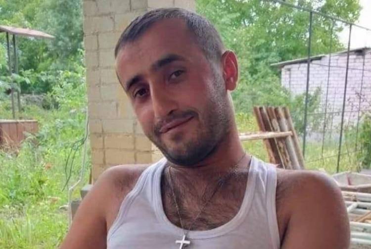 Ինձ թվում էր՝ ահա կբացի աչքերը, վեր կկենա ու իրեն հատուկ ժպիտով հարցուփորձ կանի բոլորից…