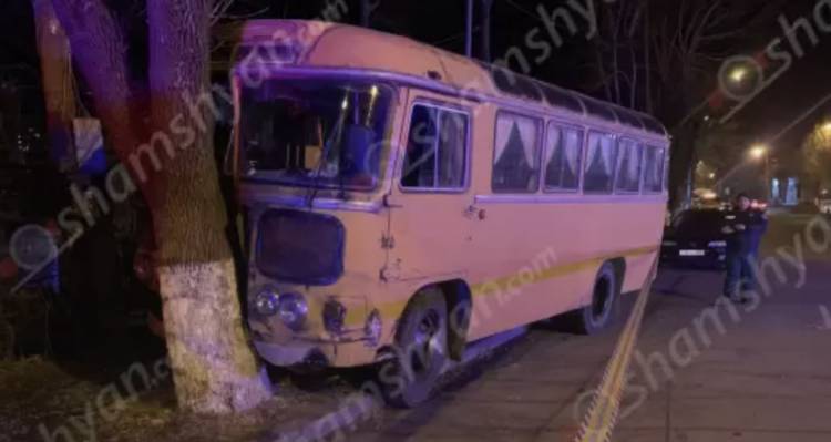 «Գլորիա» կարի ֆաբրիկայի աշխատակիցներին տեղափոխող ավտոբուսը ավտովթարի է ենթարկվել․ կան տուժածներ