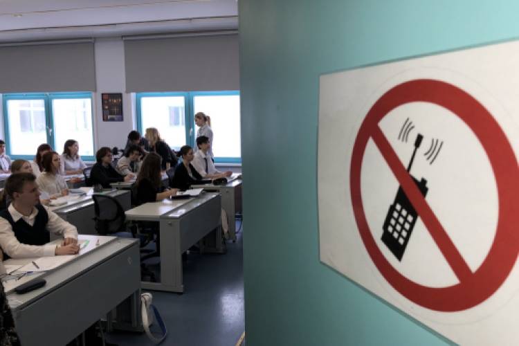 Ռուսաստանը սահմանափակել է դպրոցներում բջջային հեռախոսների օգտագործումը