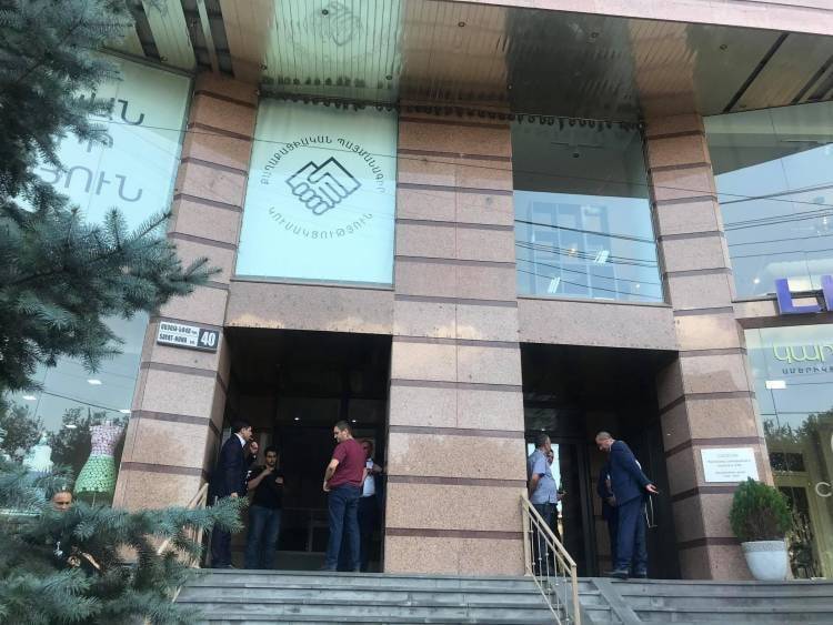 Իշխանությունն ընտրությունների շեմին որոշել է բարելավել ձայն բերողների սոցիալական վիճակը․ «Հրապարակ»