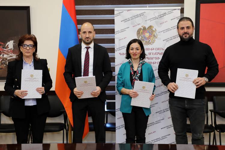 Վերջում Թունյանի հարեւան անգրագետ Պողոսը բաժանվում է ախուրյանցի Անոյից․ «Հրապարակ»