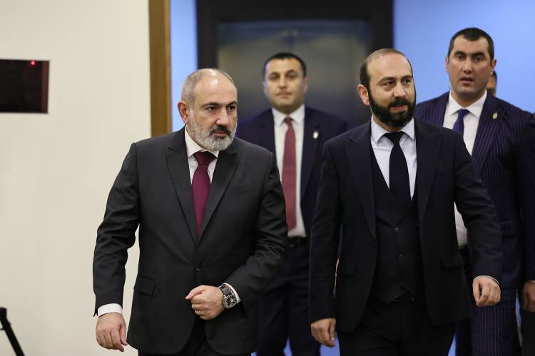 Տասը տիրոջ ծառա կամ մանկամտության «մաստեր-կլաս»․ «Հրապարակ»