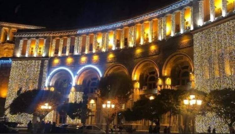 Ով ինչպես է նշելու Ամանորը․ «Հրապարակ»