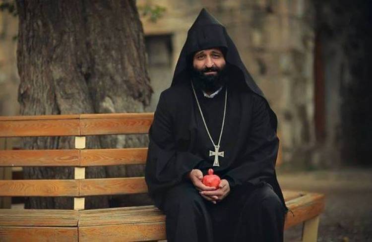 Հայր Միքայելը չի կարող Սուրբ Պատարագ մատուցել․ Մայր Աթոռ