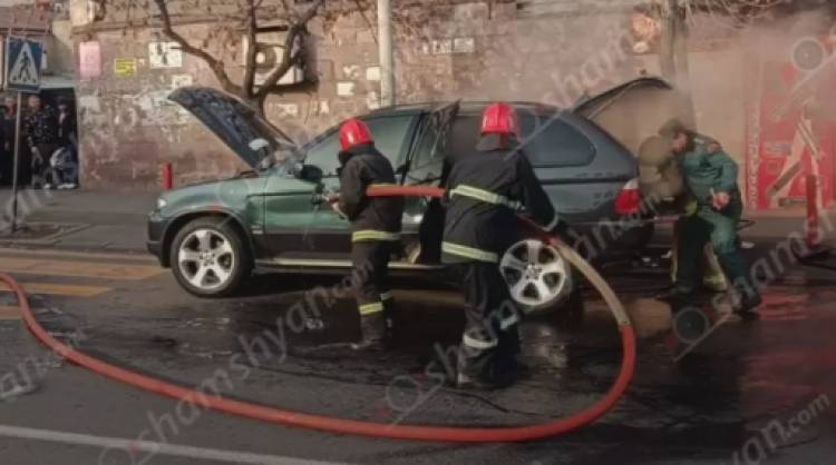 «Փեթակ»-ի մոտ կայանված BMW X5-ում հրդեհ է բռնկվել