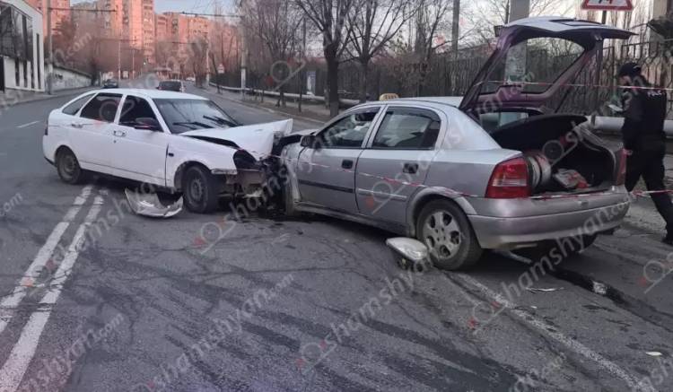 Վթար՝ Երևանում. ճակատ ճակատի բախվել են Opel-ն ու «ՎԱԶ 217230»-ը, վիրավորներ կան