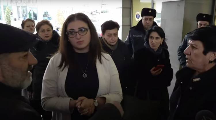 «Անմեղ երեխեքը զոհվեն, որ սրանք ստեղ նստեն ու մանկավարժին էլ որակավորում տան»․ ուսուցիչները դժգոհ են