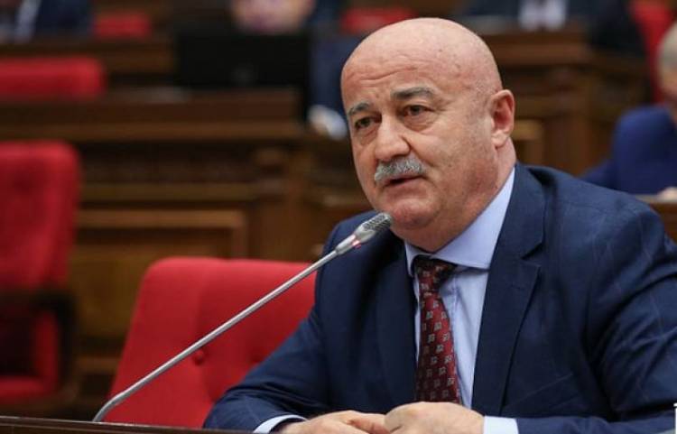 Հովիկ Աղազարյանը՝ սկանդալային պատմության կիզակետում․ «Հրապարակ»