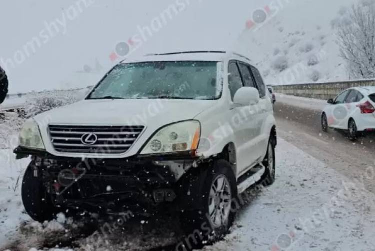 «Չայնիի» ոլորանի սկզբնամասում Lexus-ը վթարի է ենթարկվել. մանրամասներ