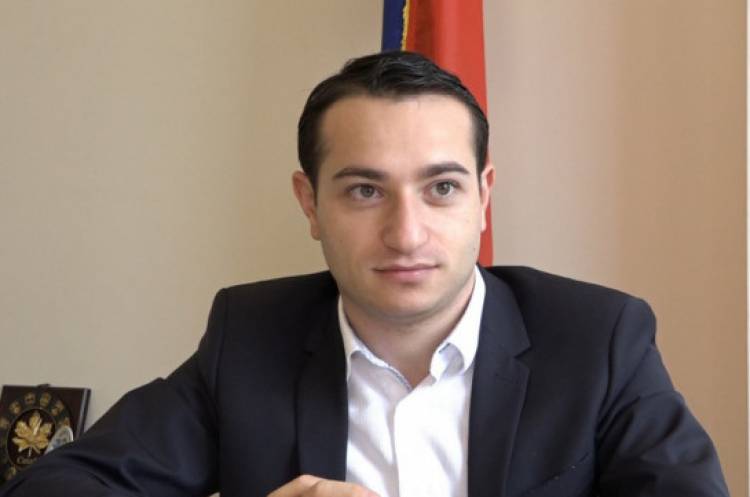 Երևանում թալանել են ԲՏԱ նախարար Մխիթար Հայրապետյանի ծառայողական ավտոմեքենան