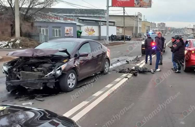 Վթար՝ Կոտայքի մարզում. բախվել են Kia Forte-ն ու Mazda-ն, վիրավոր կա