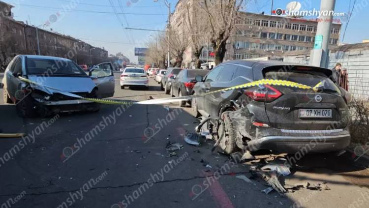 Շղթայական վթար՝ Երևանում. Mercedes-ը բախվել է Nissan-ին, վերջինն էլ Toyota-ին, Toyota-ն՝ էլ Nissan-ին, վիրավոր կա