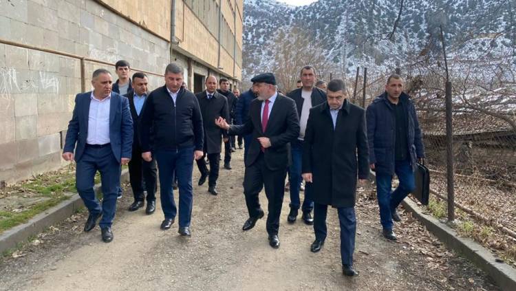 Փաշինյանը Վայքում ծանոթացել է ճանապարհաշինական ծրագրին․ մանրամասներ