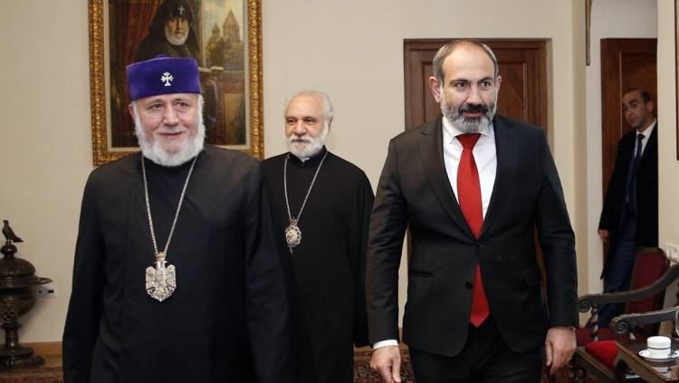Արշավ՝ եկեղեցու դեմ. ո՞ւմ հովանու ներքո և ինչպե՞ս են փորձում կաթողիկոսին կապել ԼԳԲՏ քարոզի հետ