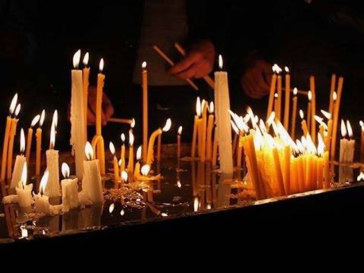 Քանի՞ մոմ կարող եք վառել եկեղեցում և արդյոք ճիշտ է մոմ գնել ուրիշի համար