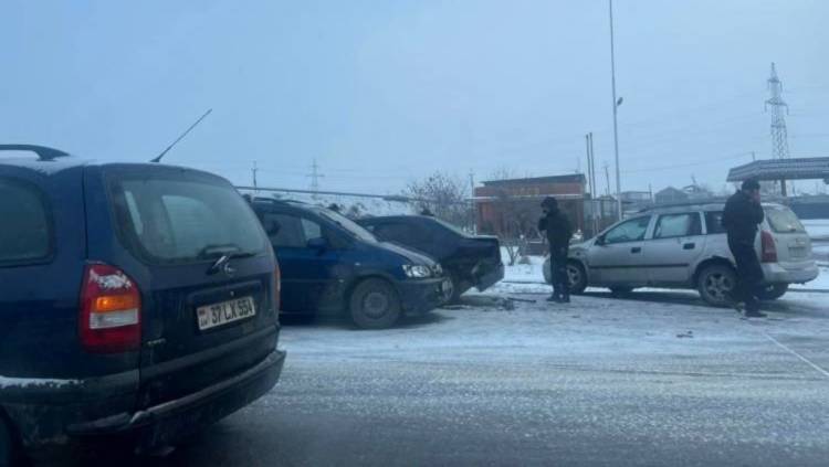 Զրո տեխնիկա, զրո մաքրած. Արարատ-Երևան մայրուղին սառած է (լուսանկարներ)
