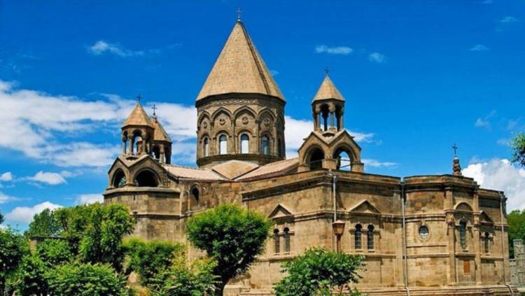 Կանաչ լույս Մայր Աթոռի վրա հարձակման համար. Էջմիածնի քաղաքապետարանը դեմ չէ