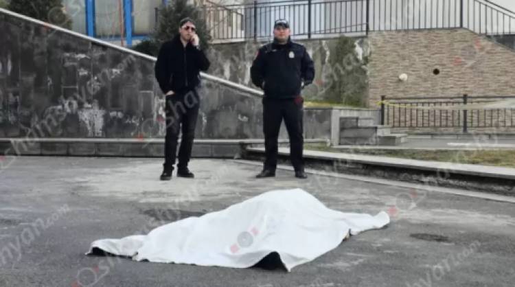 Երևանում տղամարդը նետվել է 12-րդ հարկից