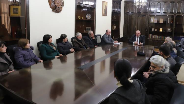 Շիրակի մարզպետը հանդիպում է ունեցել վերջերս Հայաստան վերադարձած շիրակցի գերիների հարազատների հետ
